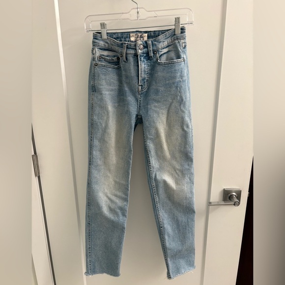 We The Free Vintage Style CRVY High Rise Raw Hem Straight Leg Jeans Size 26 - Picture 1 of 17